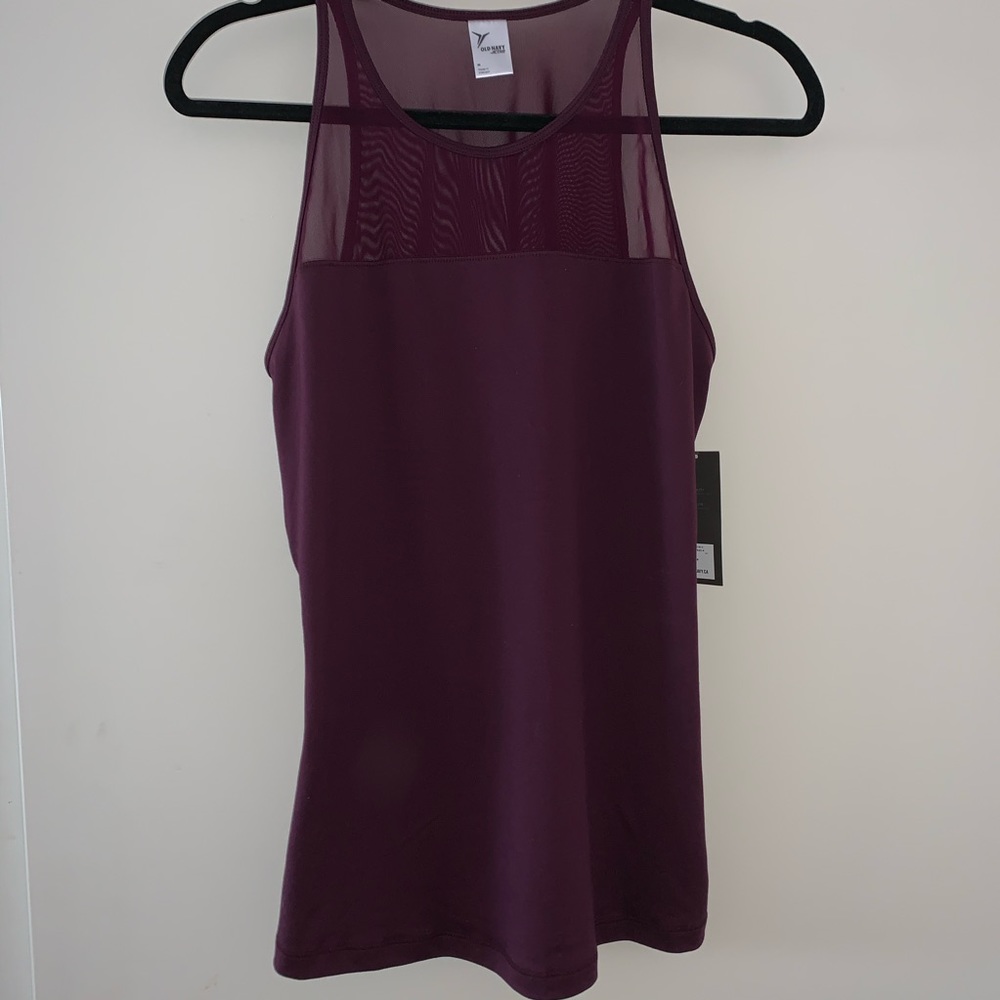 ✨2/$16✨Old Navy workout top - size M